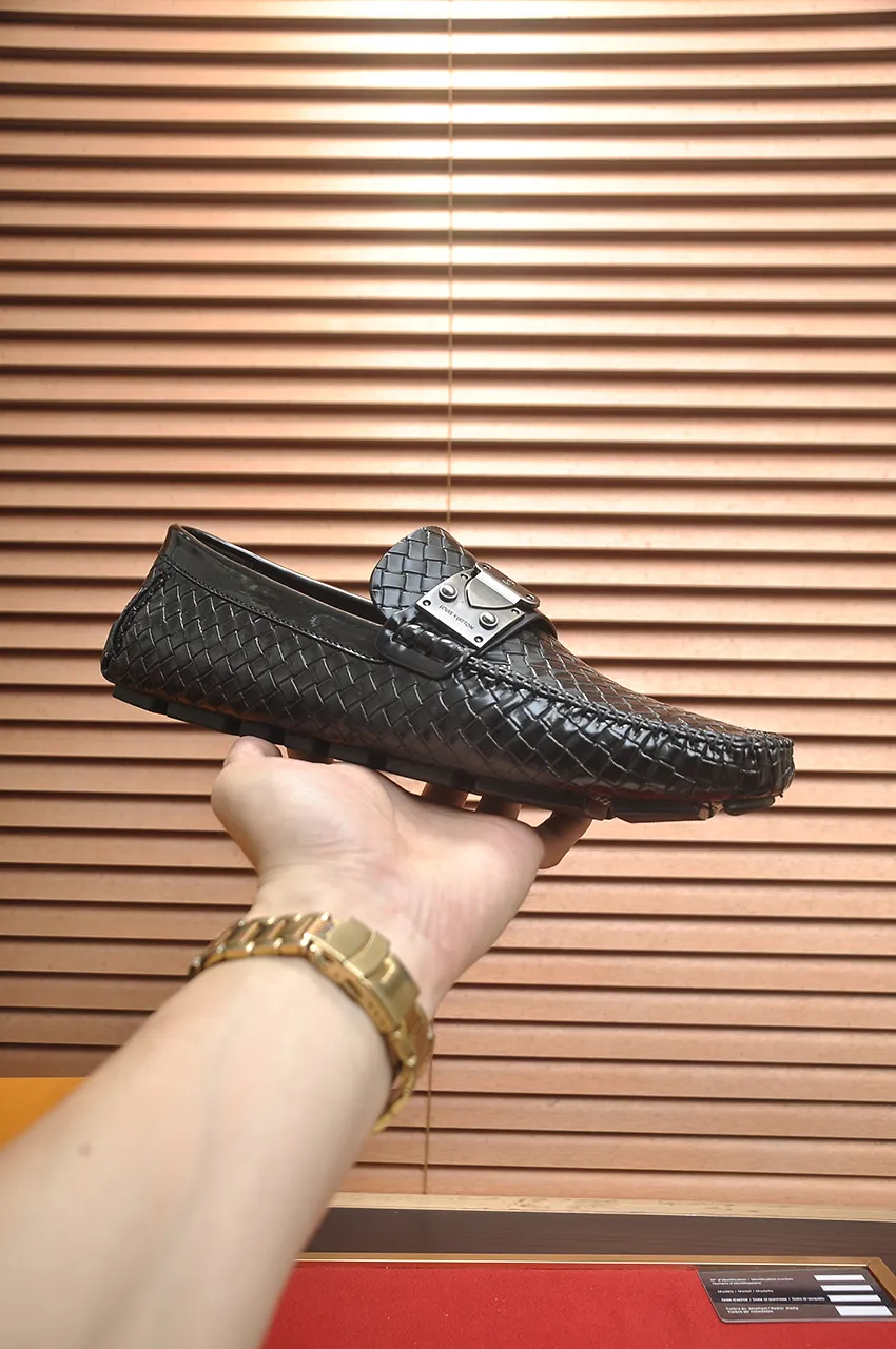 Men's men's shoes💰460💶 [LV Doudou shoes] (water-dyed cowhide lining) new model is on the market, available on the official website. The new Doudou shoes are processed into single-color materials, and the uppers are made of imported woven cowhide material. The body of the shoe is fully hemmed with mark thread, and is lined with imported original cowhide leather. The elegant shoe shape is super suitable for all-matching, and the size is 38-44.